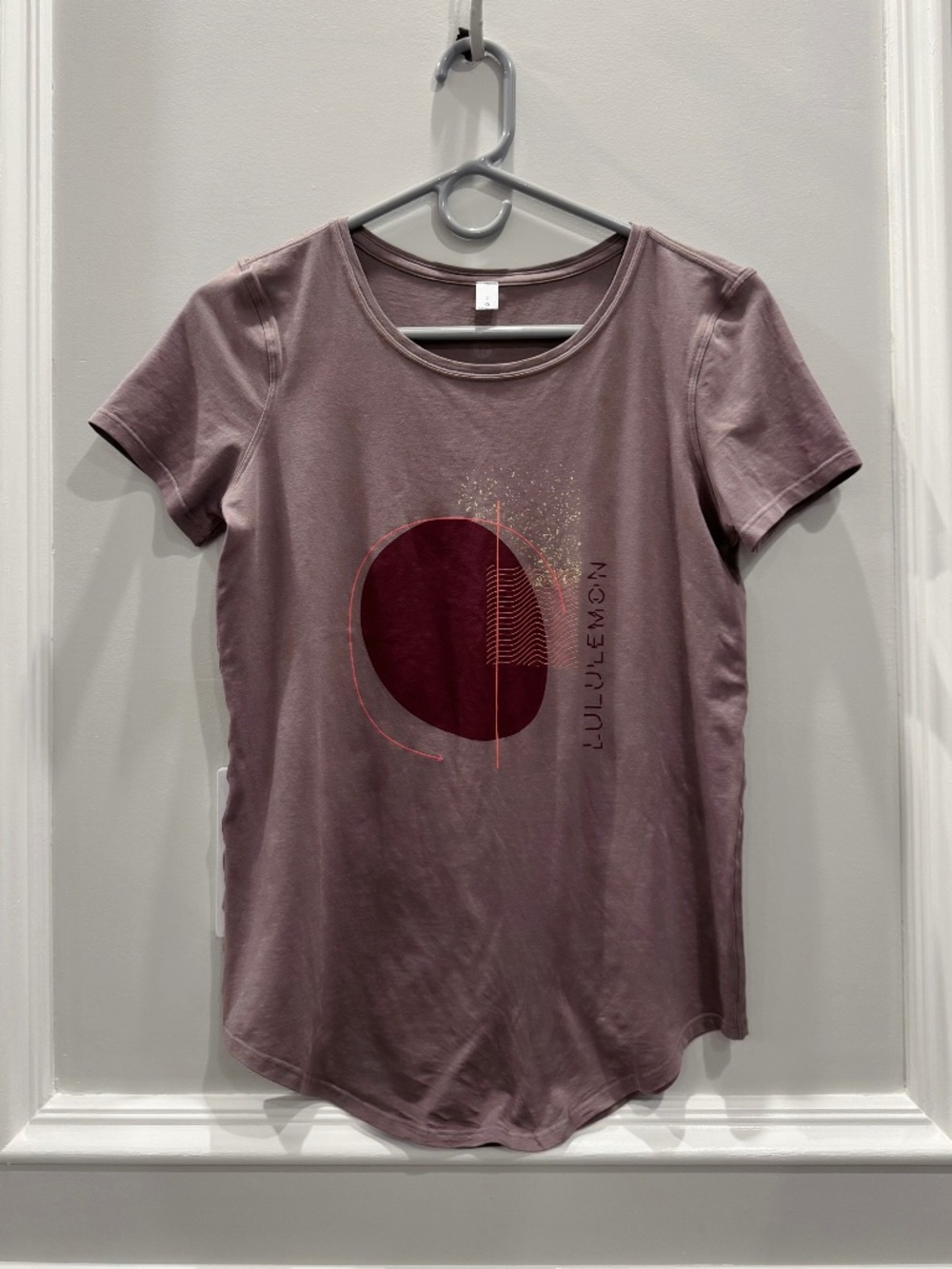 Lululemon Mauve Graphic Tee Size 2
